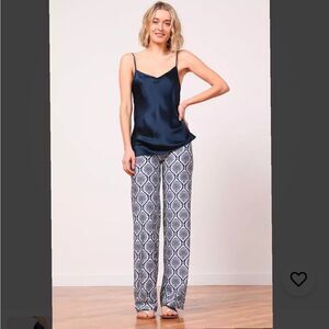 NWT Avenue Montaigne Blue and White Mosaic Pattern Flare Pants